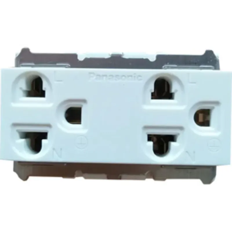 Ảnh của Ổ cắm đơn Panasonic WNG159237W - Ổ cắm đa năng 3 chấu WN Series